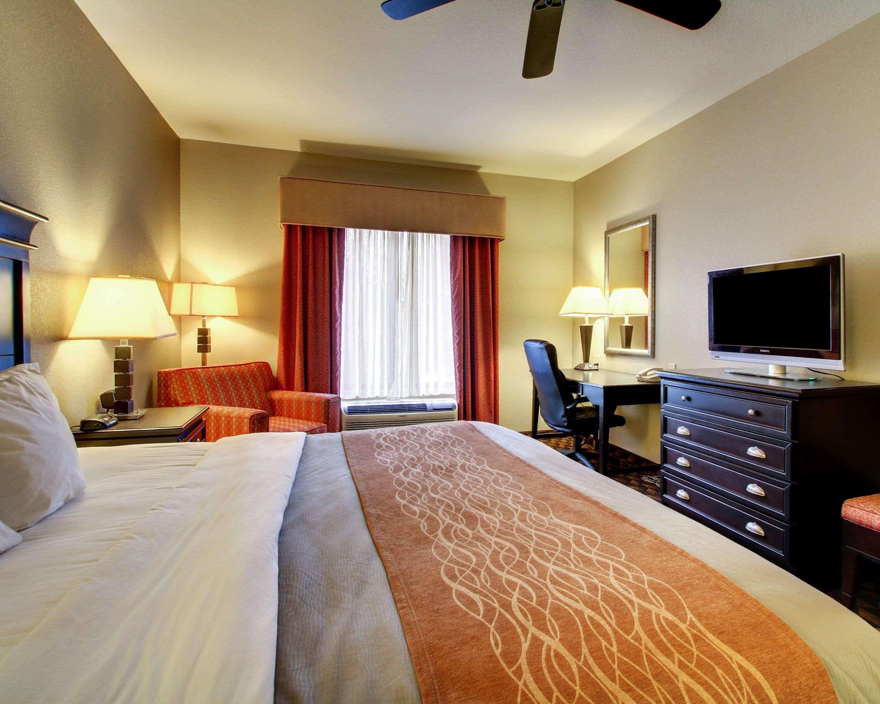 קלינטון Comfort Inn & Suites מראה חיצוני תמונה
