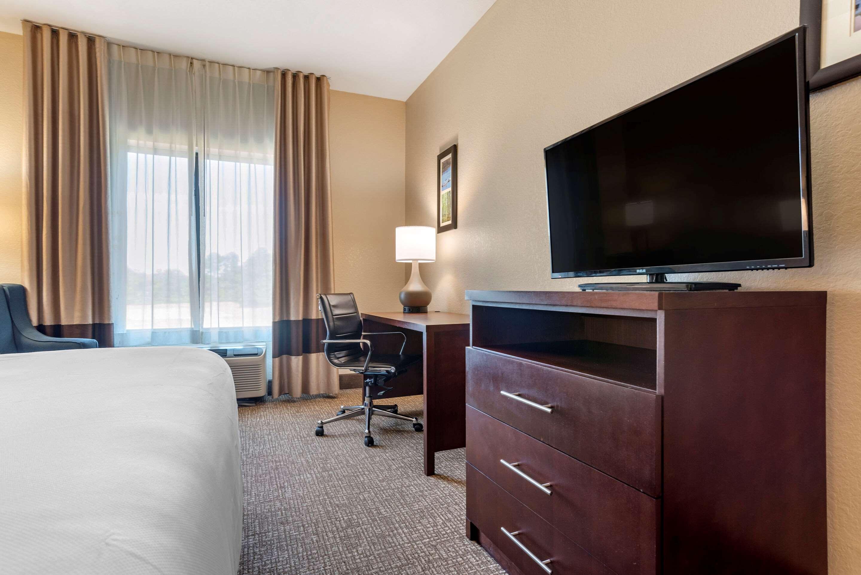 קלינטון Comfort Inn & Suites מראה חיצוני תמונה