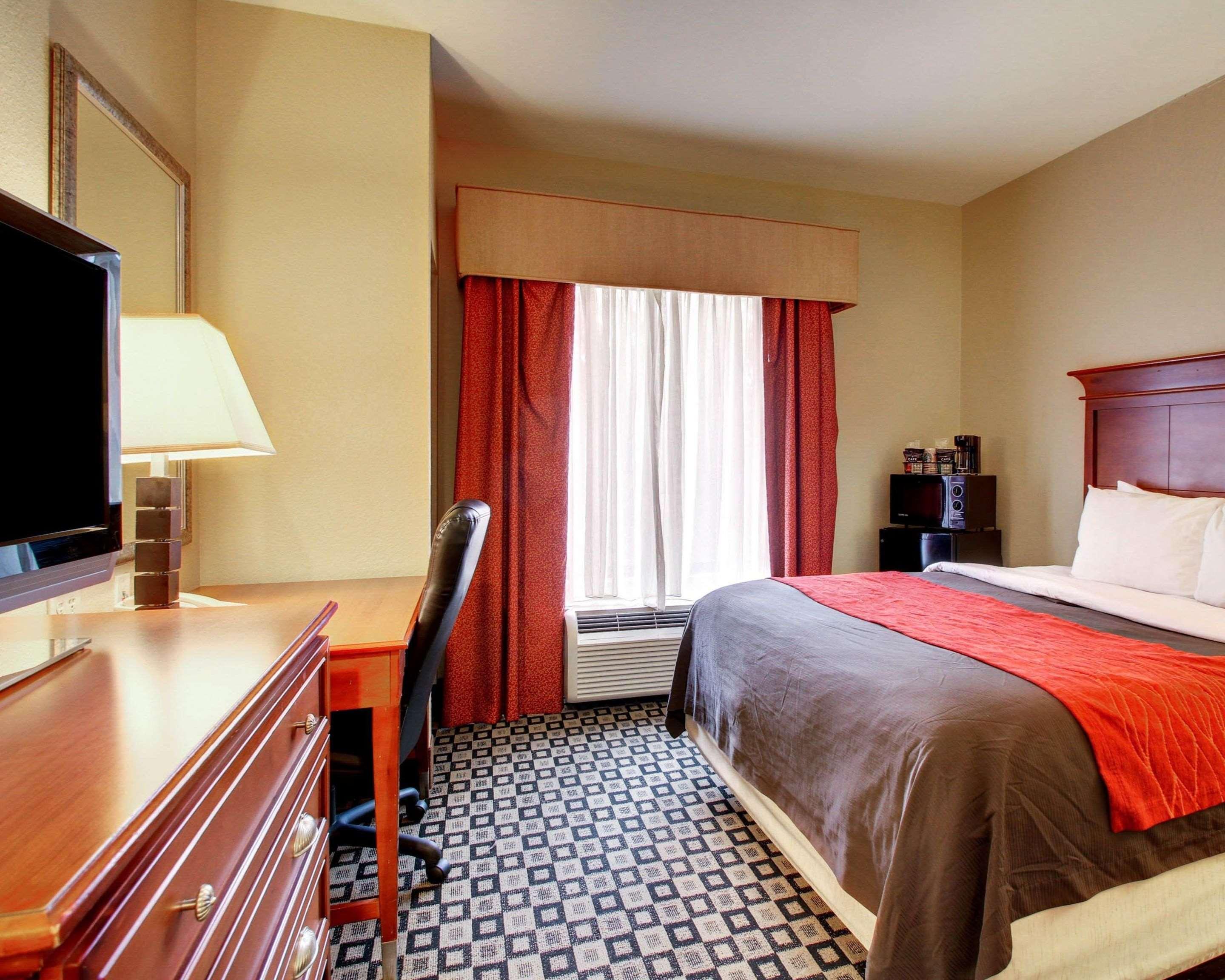 קלינטון Comfort Inn & Suites מראה חיצוני תמונה