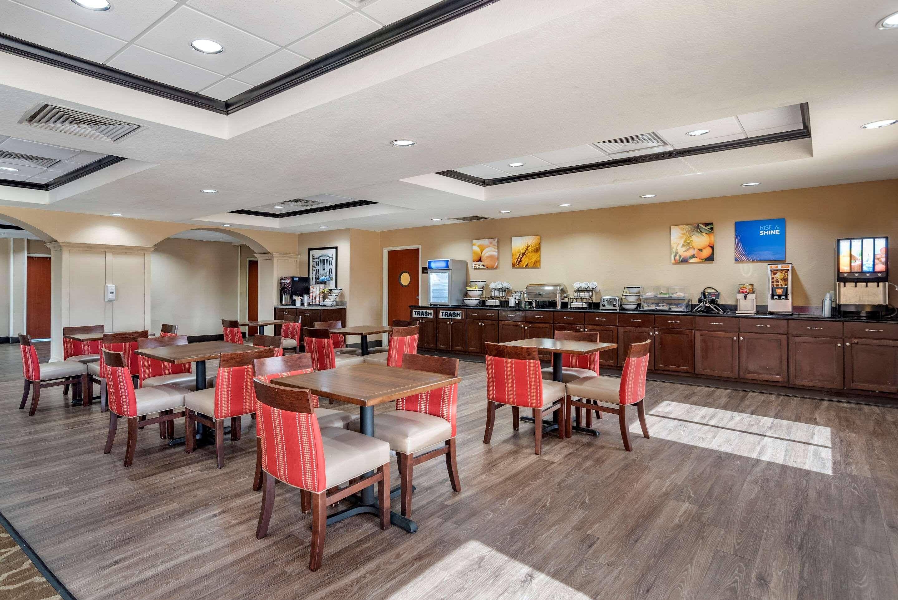 קלינטון Comfort Inn & Suites מראה חיצוני תמונה