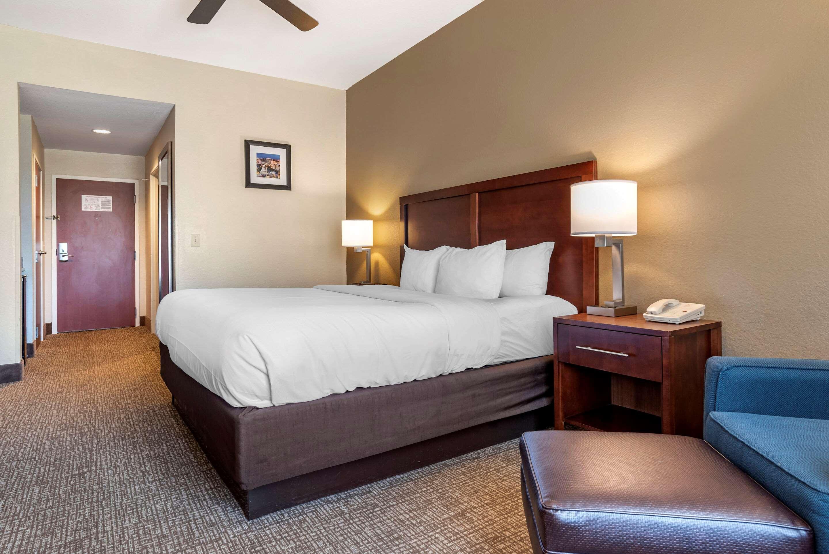 קלינטון Comfort Inn & Suites מראה חיצוני תמונה