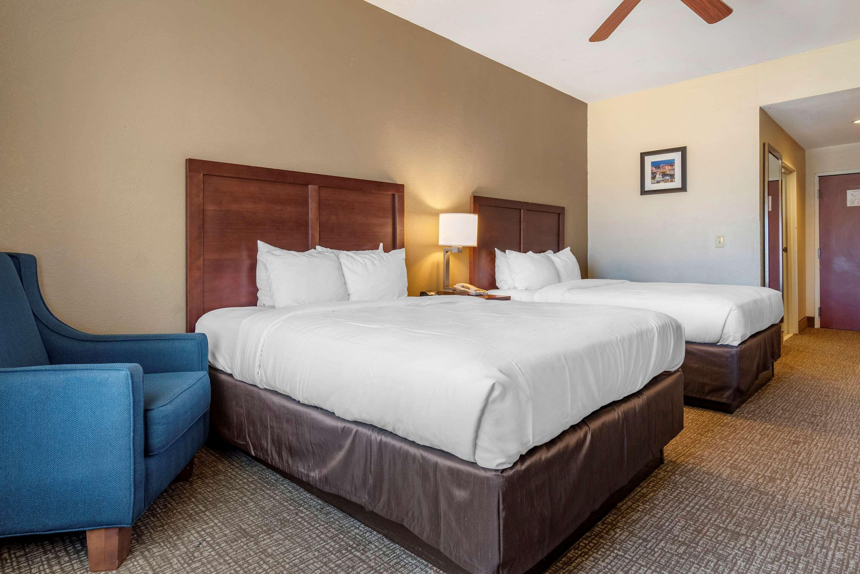 קלינטון Comfort Inn & Suites מראה חיצוני תמונה