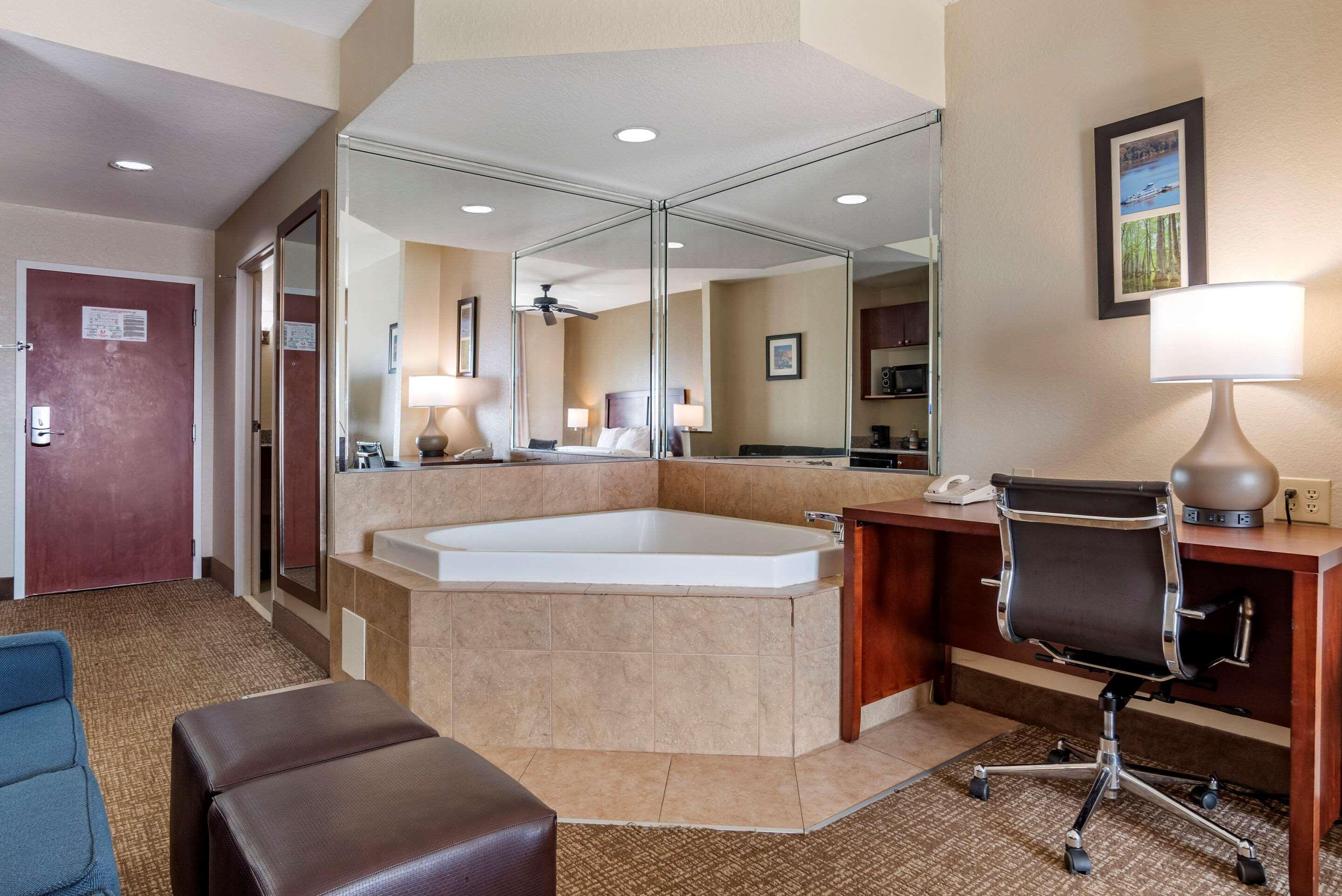 קלינטון Comfort Inn & Suites מראה חיצוני תמונה