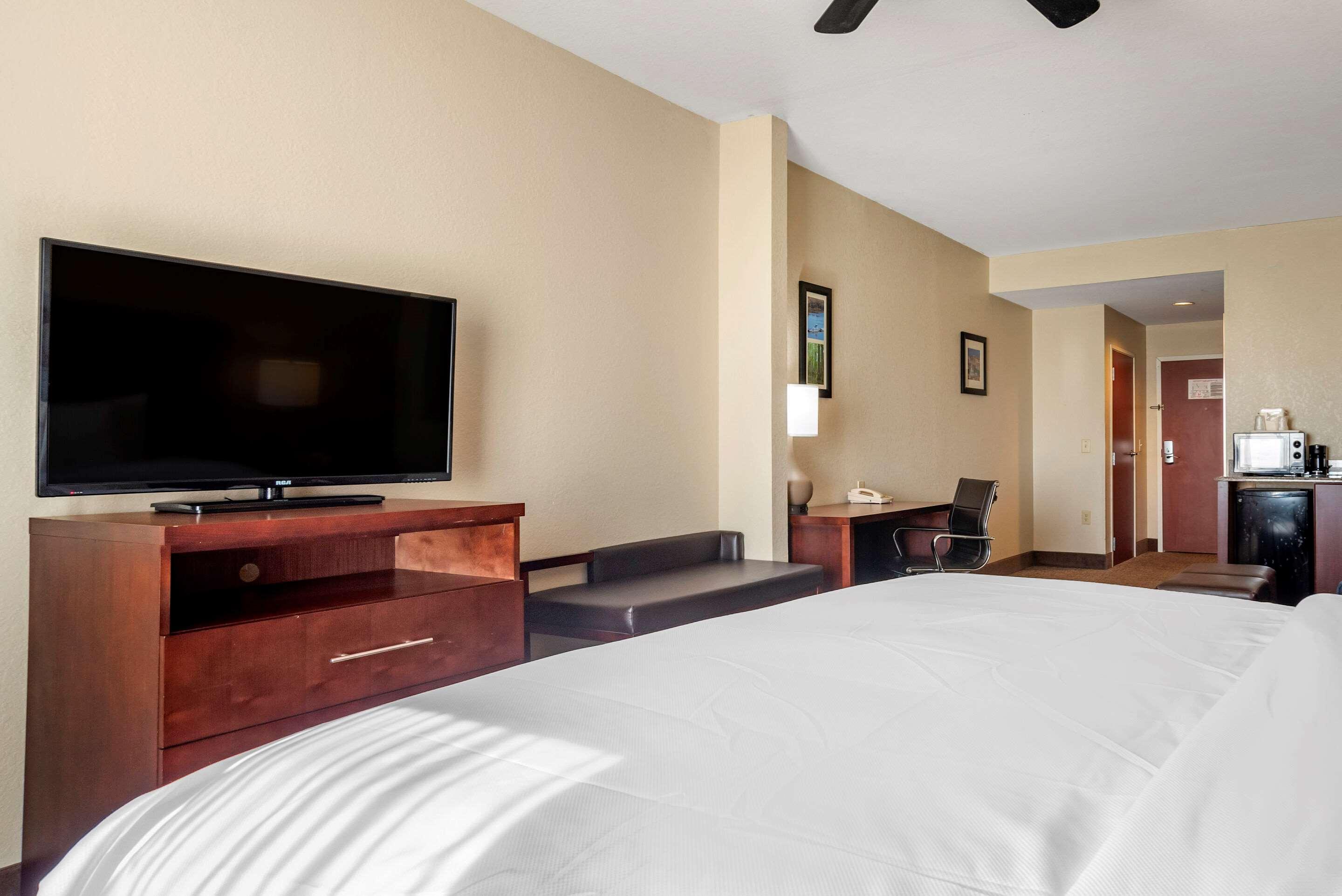 קלינטון Comfort Inn & Suites מראה חיצוני תמונה