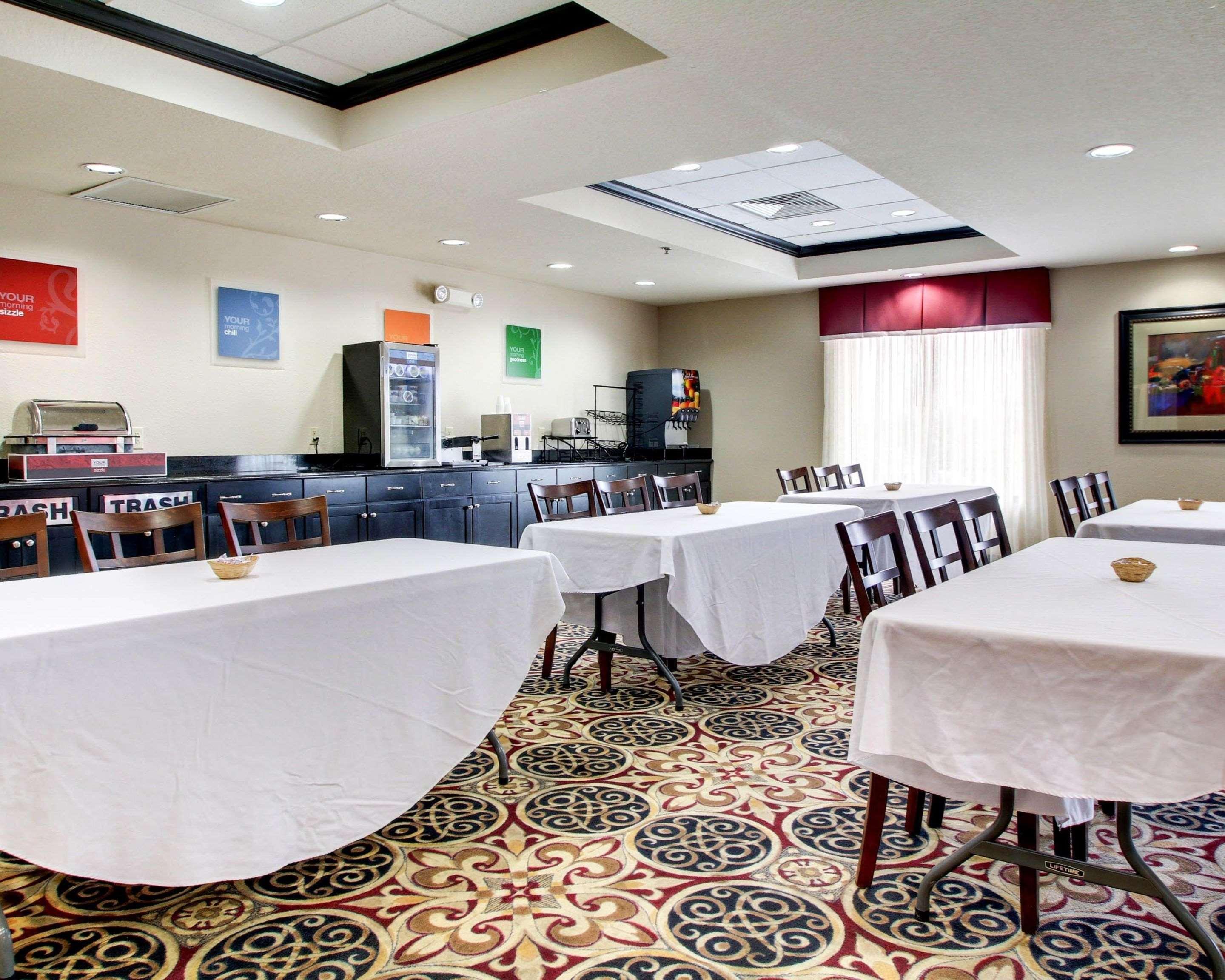 קלינטון Comfort Inn & Suites מראה חיצוני תמונה